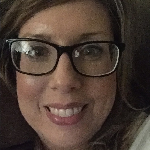 Meet your Posher, Julie - Picture 1 of 1